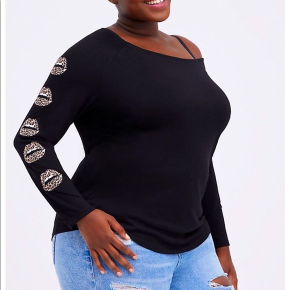 💋Torrid off shoulder heritage slub lips jersey 2/3 - Picture 1 of 7